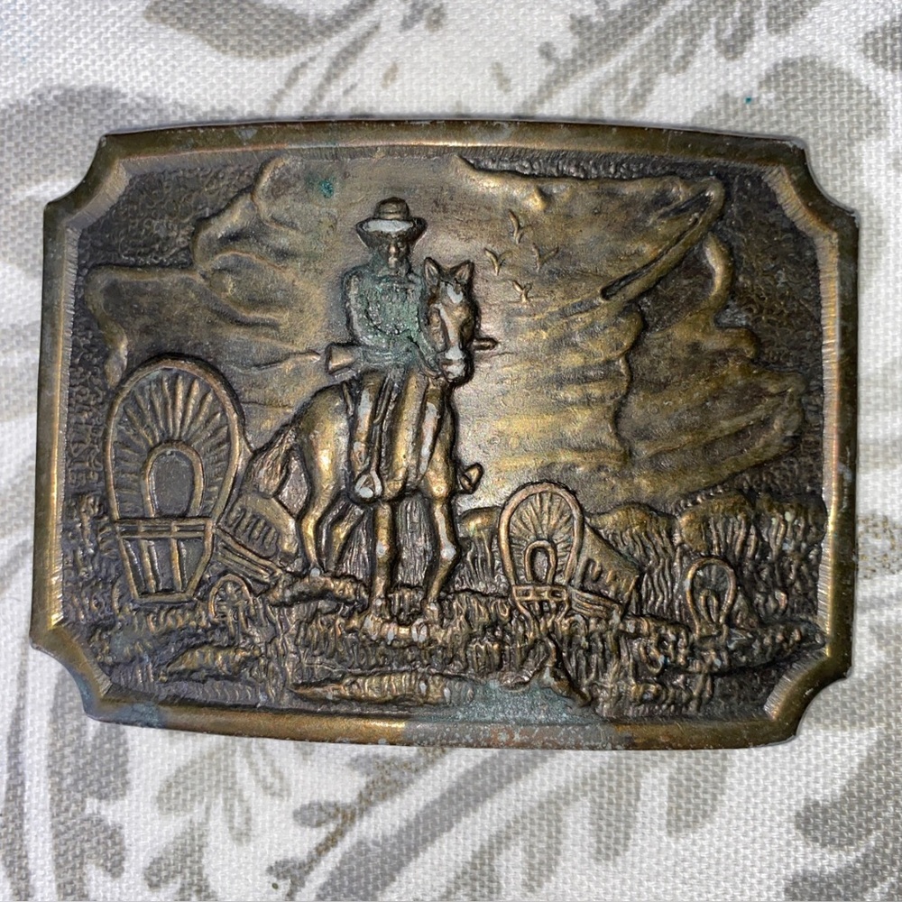 Vtg brass buckle western pioneer wagon trail‎ cowboy horse approx 3.5"x2.5"